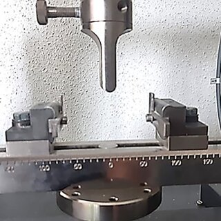 Dreipunktbiegeprüfung an Zwick Uni. Prüfanlage - Stützweite 150 mm