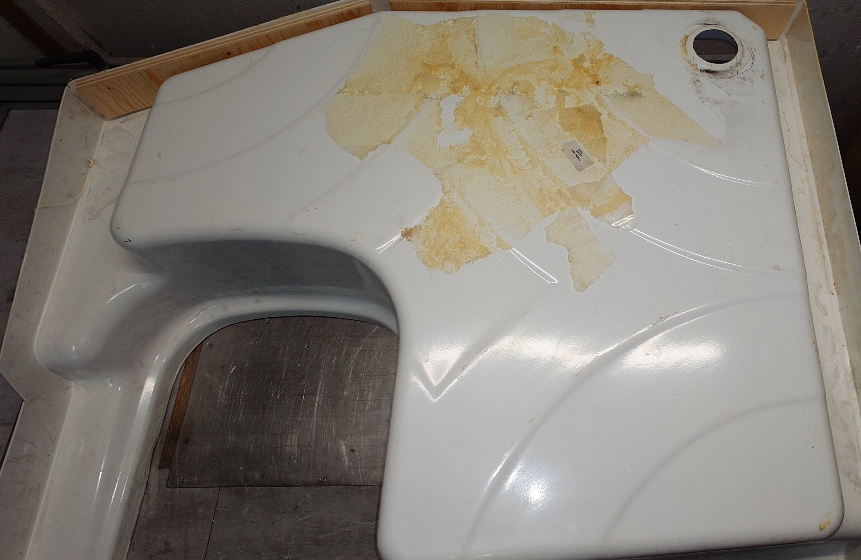 Die geschliffene und gereinigte Duschwanne.