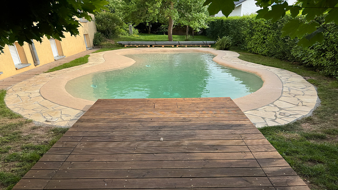 BeachPool außen, mit Wasser vollgefüllt