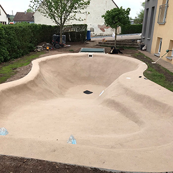 Pool nach der Bearbeitung von vorne